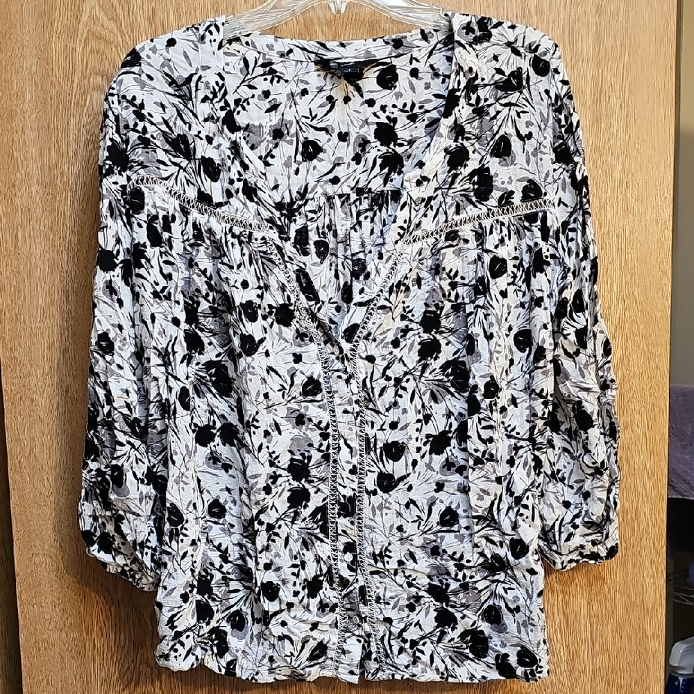 Elegant Monochrome Floral Women's Blouse